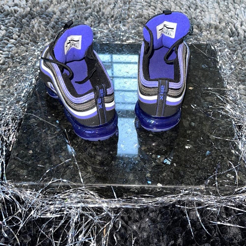 One of Nike extremely attractive, versatile shoe. - Picture 4 of 17